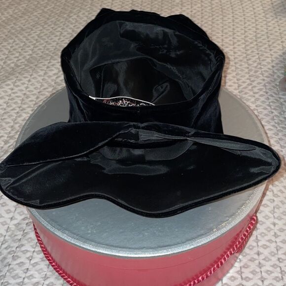 **Host Pick** VTG Yves Saint Laurent Velvet Beret Hat with Bow Circa 1960 - Picture 12 of 16